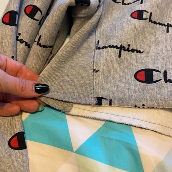 Champion size small crop logo - Picture 4 of 4
